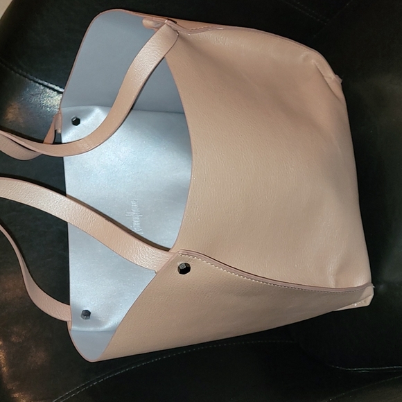 💕Neiman Marcus Tote -  Light Pink/Rose Gold with Pearl Sheer Finish💕 - Picture 4 of 11